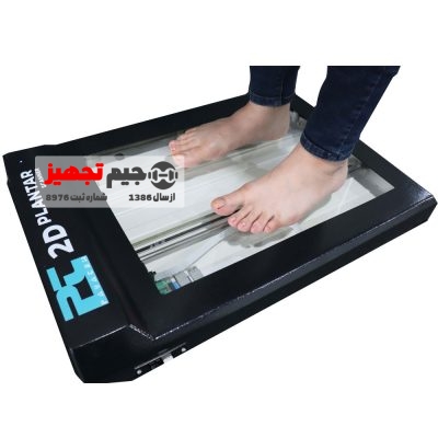 تفاوت دستگاه اسکن کف پا اپتیکال با اسکنر فشار و اسکنر سه بعدی چیست؟ دستگاه اسکن دو بعدی کف پا در واقع فوت سایزهای دیجیتال هستند. این ابزار از یک اسکنر دو بعدی که برای اسکن متن و کاغذ استفاده می شود ساخته شده است. اسکنر نوری درون یک قاب با شیشه قطور قرار گرفته و در واقع یک عکس با ابعاد واقعی از کف پا می گیرد. در این اسکنرها هیچ سنسوری برای سنجش فشار و یا ارتفاع قوسی وجود ندارد. در این مدل اسکنر کف پا با استفاده از تصویرسازی و تغییر رنگ قسمت های مختلف کف پا شبیه سازی فشار در قسمت های مختلف کف پا نمایش داده میشود، اما امکان اندازه گیری دقیق فشار کف پا وجود ندارد.توضیحات کاملتری جهت آشنایی با انواع فوت اسکنرها در مقاله ” آشنایی با انواع اسکنر پا” ارائه شده است. ویژگی های اسکنر دو بعدی کف پا پایاتک : انجام اسکن دو پا در کوتاهترین زمان ( کمتر از 8 ثانیه ) سبک و قابل حمل تحمل وزن تا 150 کیلوگرم اتصال آسان به کامپیوتر تنها با یک کابل USB امکان استفاده حتی در فضاهای کوچک استفاده از نرم افزار جامع PT-Scan Suit با قابلیت ثبت اسکن در پرونده مراجعه کننده